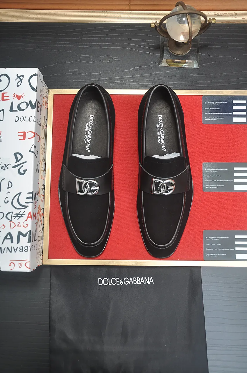 Men's men's shoes 💰500💶🌲 DG top 🔍🔍Men's new leather shoes 🚹 are on sale at the same time at the counter ⚠The uppers are imported cowhide from Italy, the entire imported cowhide lining, imported accessories 💪💪, completely 1⃣️ vs 1⃣️ replica 🇮 🇹💪💪, ⚠Sole: The original sole is specially provided by the original factory, the exclusive movable molded sole is super comfortable, ⚠The original factory follows the order, 🔍🔍high quality, you can enter and exit the counter at will, welcome to compare ⚠Size: 38-44 (45 customized)